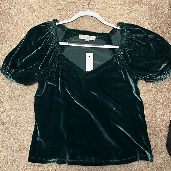 Green velvet loft top - Picture 2 of 4